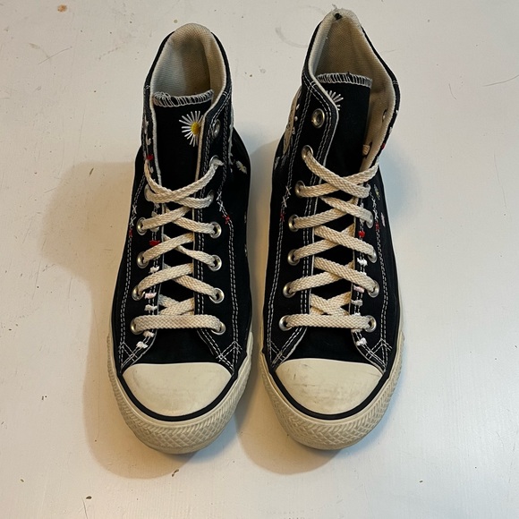 Converse Embroidered Floral Chuck Taylor All Star Black High Top Canvas Shoe 8 - Picture 3 of 8